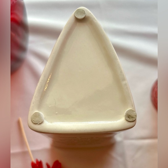 Rectangular Vase/Mug. Poppies & “Flanders Field” by J. McCrae on the side. 5.75” - Picture 6 of 14